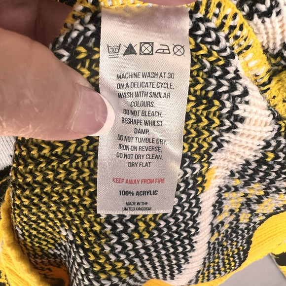 Harry Potter Hufflepuff Sweater Mens Sz M Yellow Black Christmas Unisex Knit - Picture 6 of 8